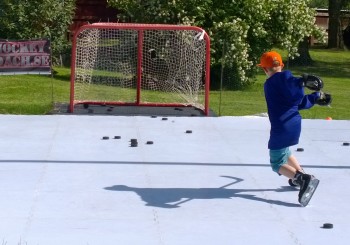 Off season hockey on Synthetic ice
